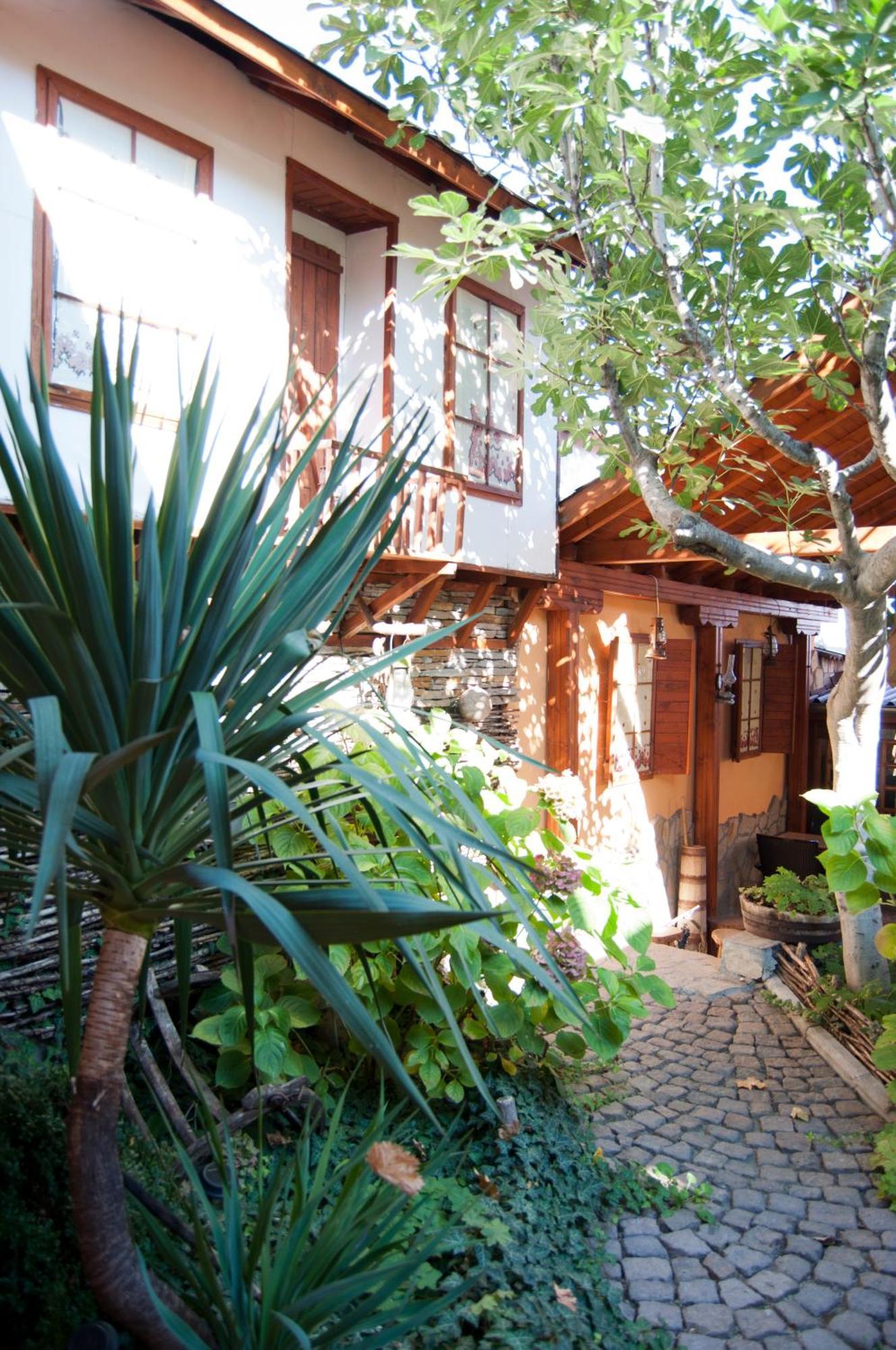 Family Hotel Ogi Asenovgrad Bagian luar foto