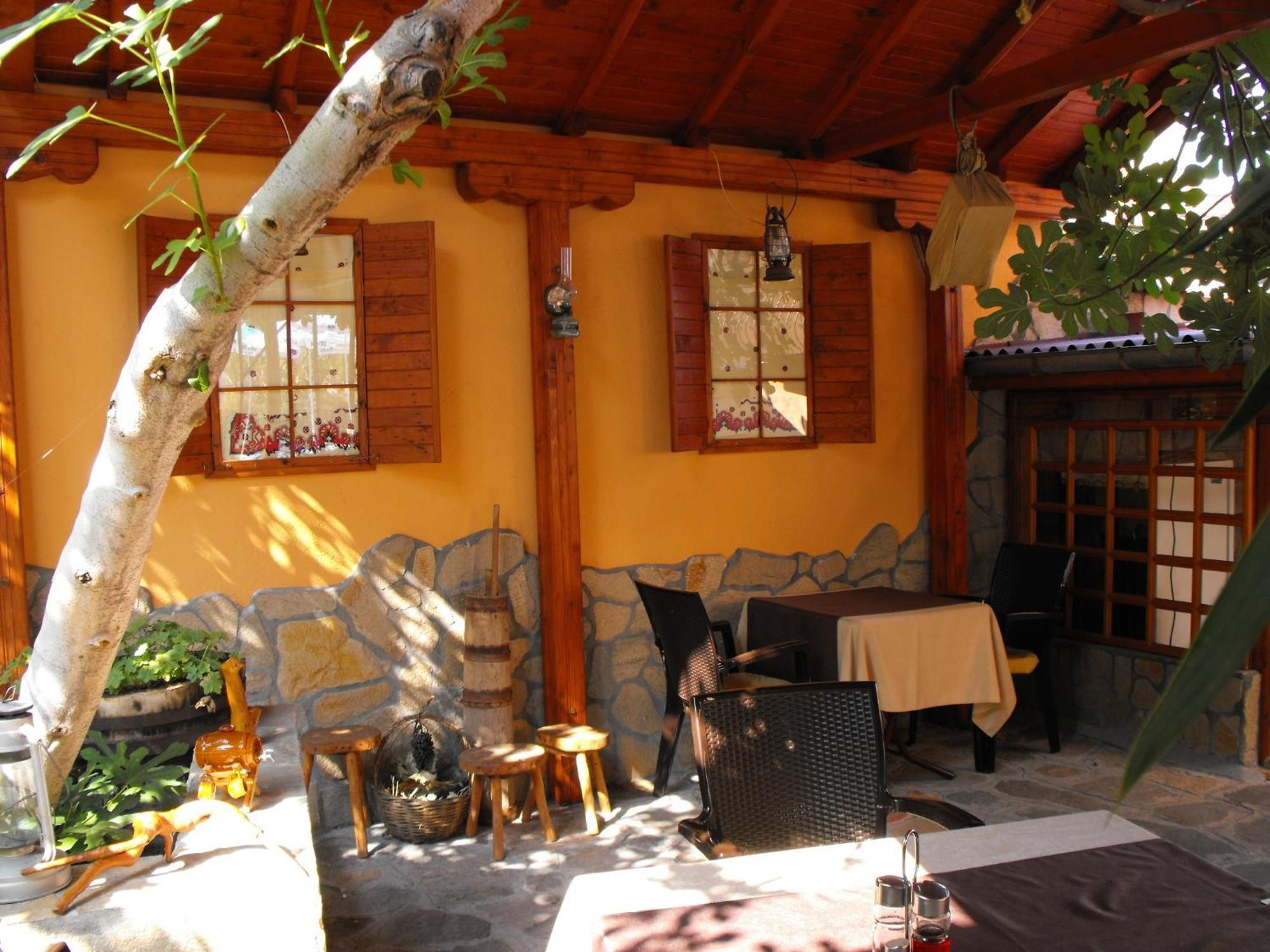 Family Hotel Ogi Asenovgrad Bagian luar foto