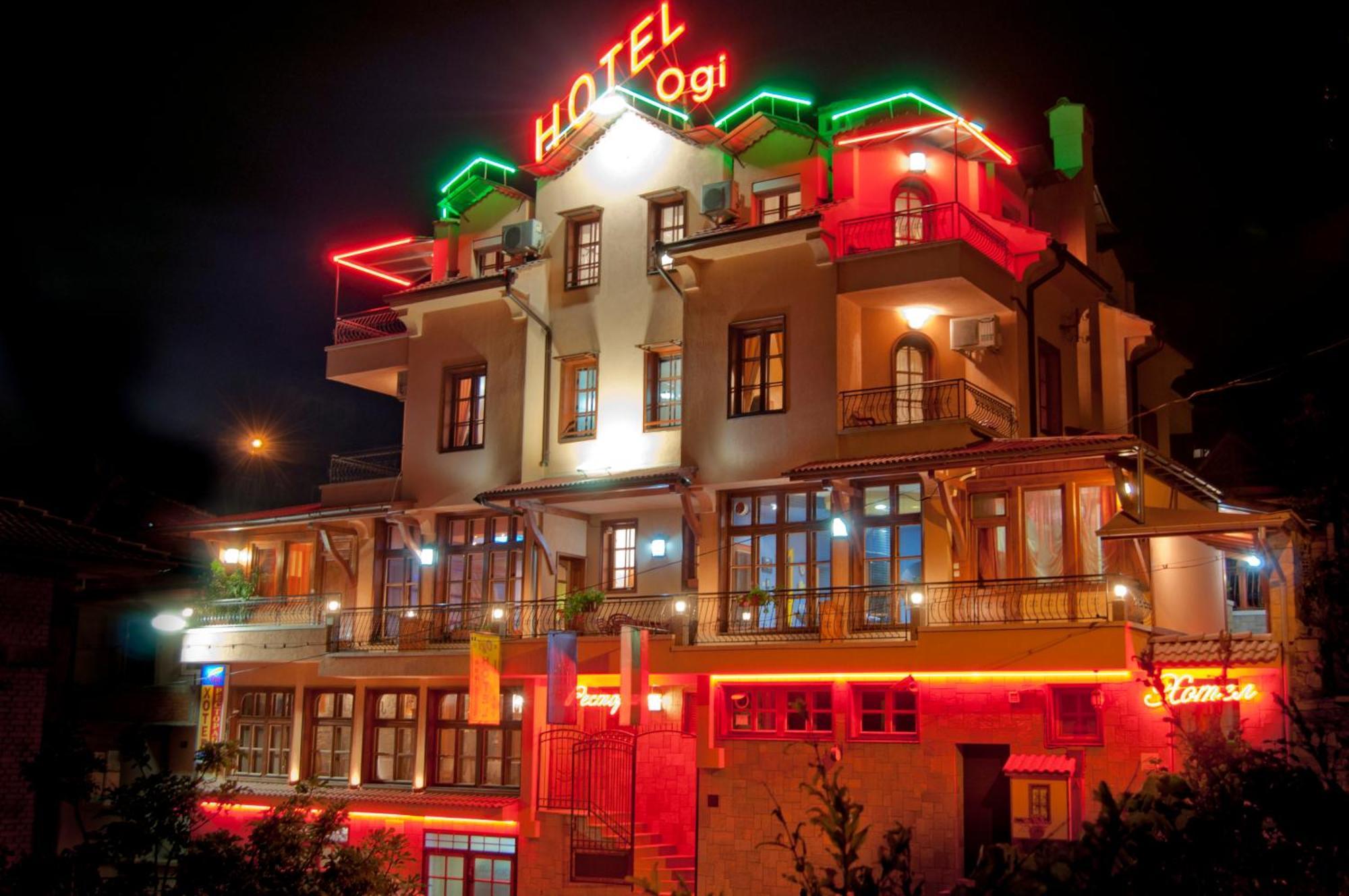 Family Hotel Ogi Asenovgrad Bagian luar foto