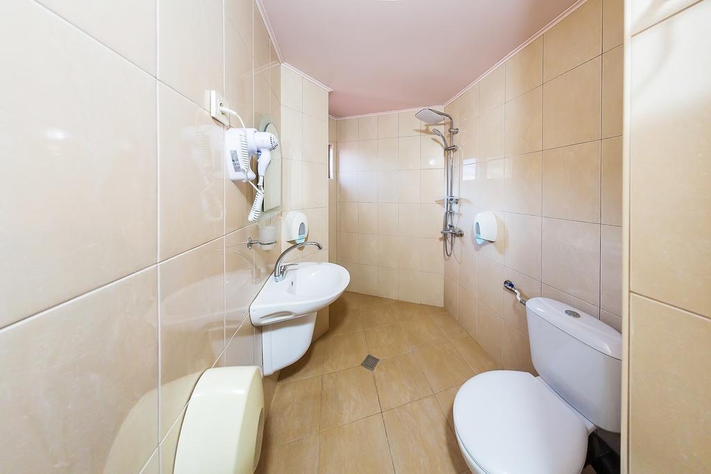 Family Hotel Ogi Asenovgrad Bagian luar foto