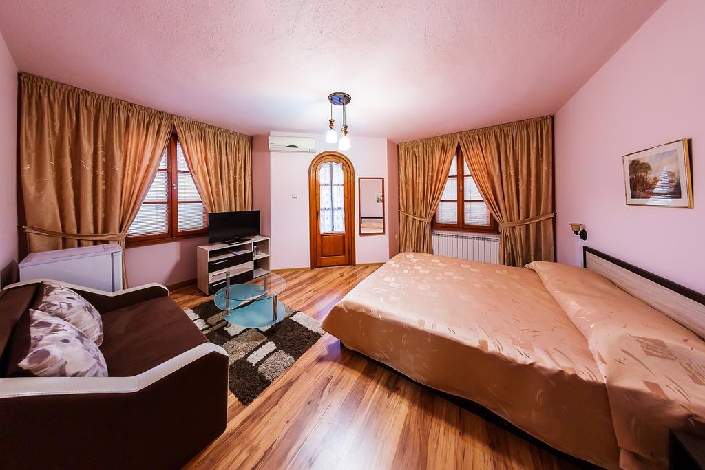 Family Hotel Ogi Asenovgrad Bagian luar foto