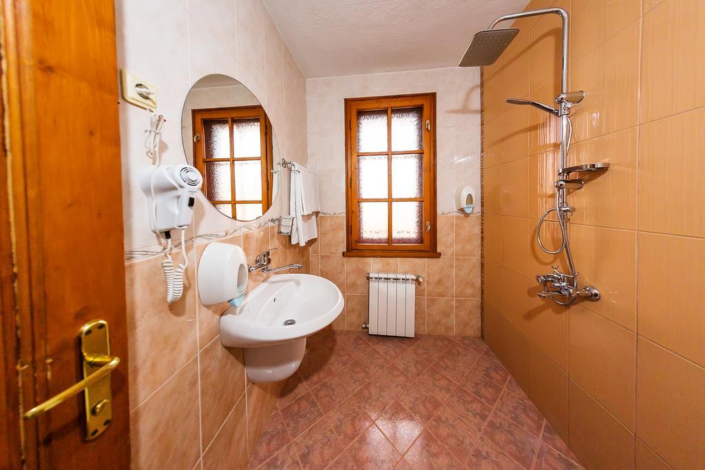 Family Hotel Ogi Asenovgrad Bagian luar foto