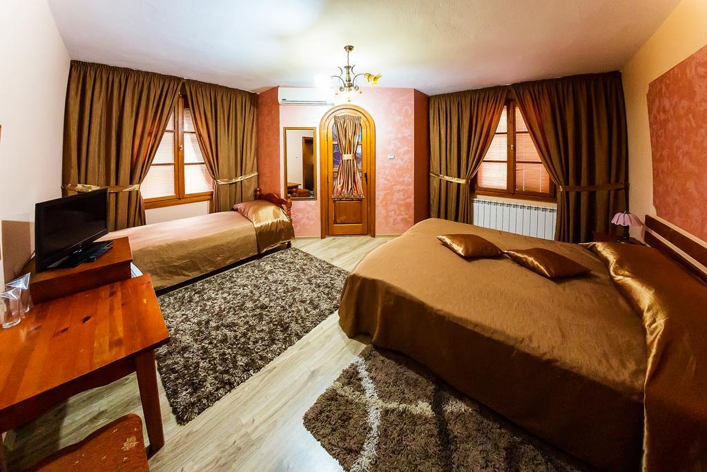 Family Hotel Ogi Asenovgrad Bagian luar foto