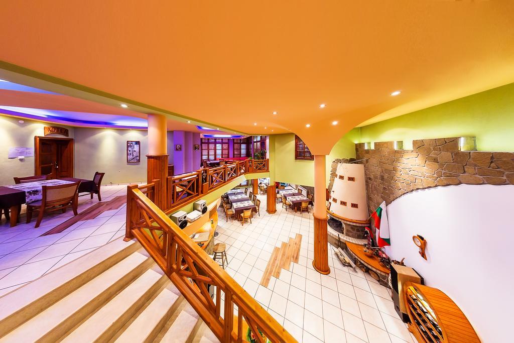 Family Hotel Ogi Asenovgrad Bagian luar foto