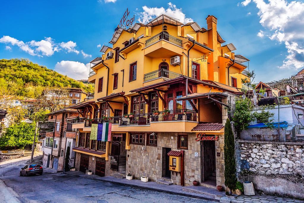 Family Hotel Ogi Asenovgrad Bagian luar foto