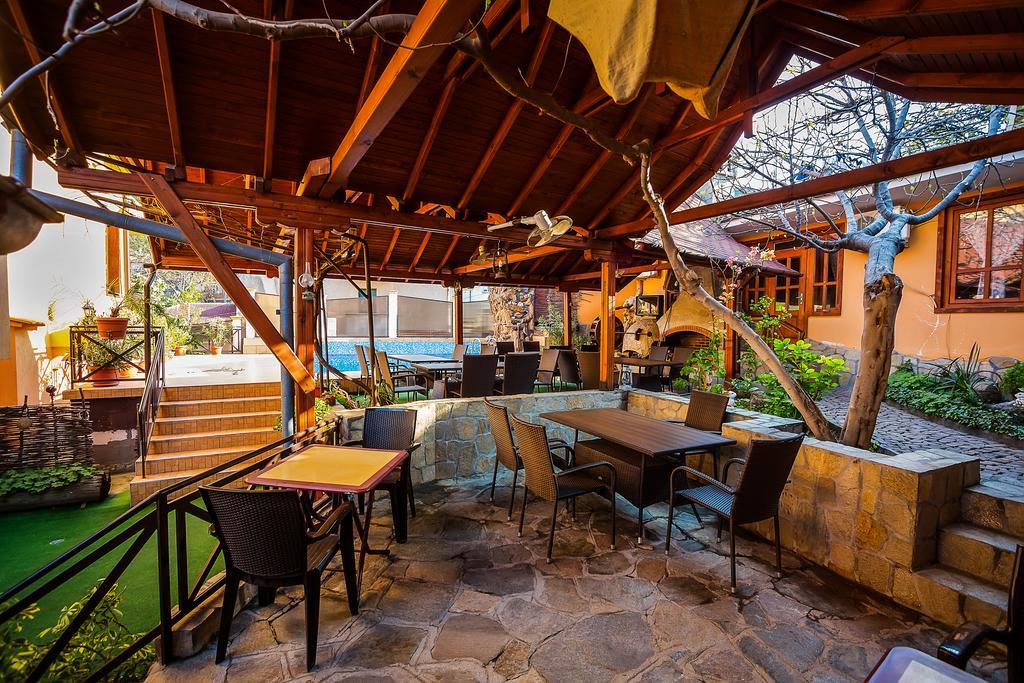 Family Hotel Ogi Asenovgrad Bagian luar foto